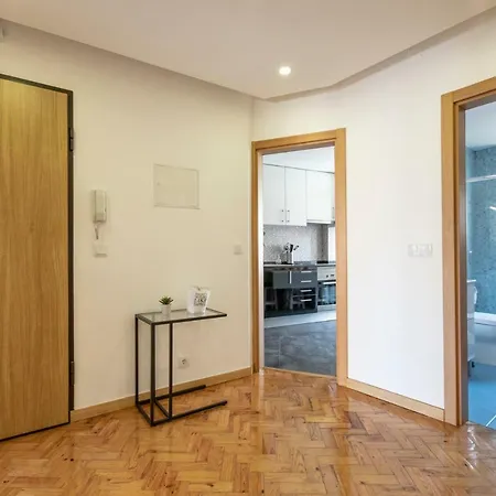 Like-home-t3 Apt-campolide, Near Amoreiras Mall Апартаменты *